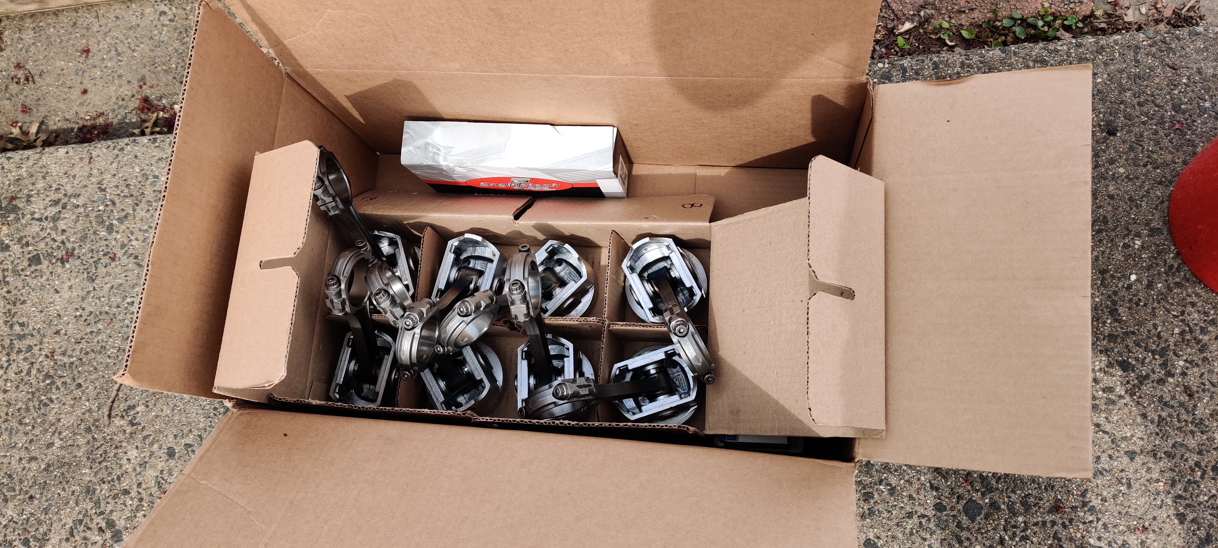 New EngineTech pistons with eagle connecting rods